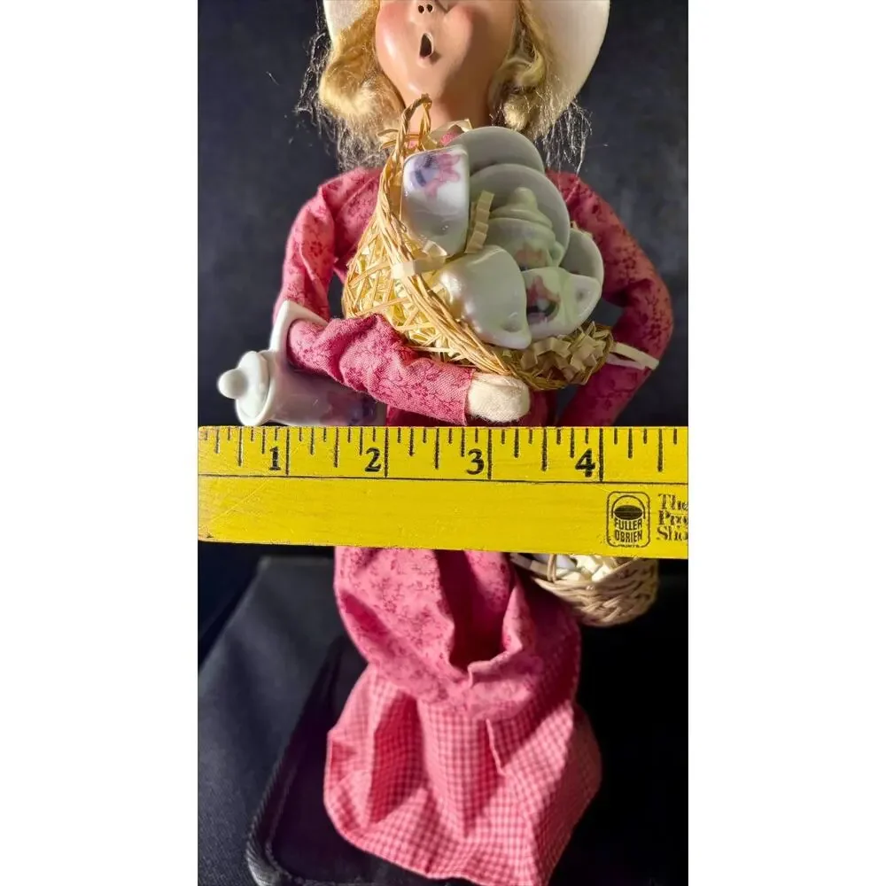 Byers Choice The Carolers Woman Cries Of London Signed & Dated 2000